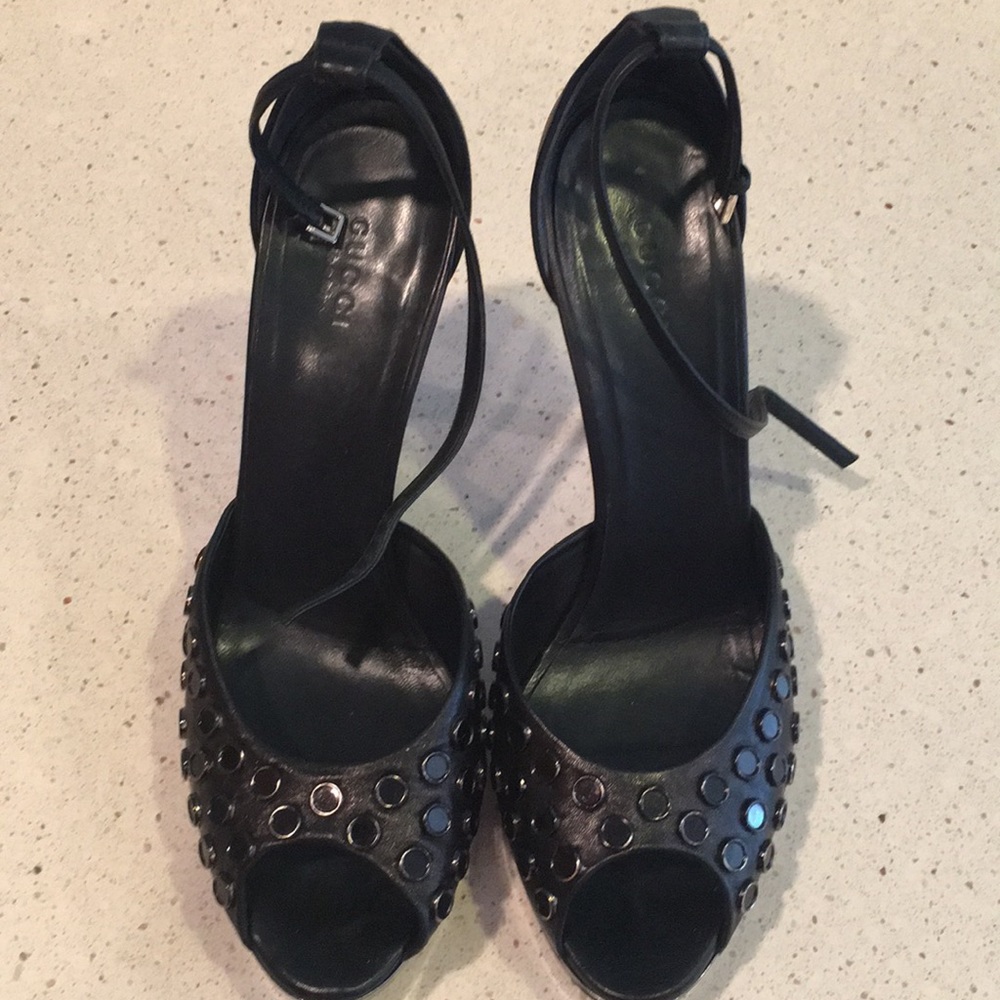 Gorgeous Gucci black leather heels.